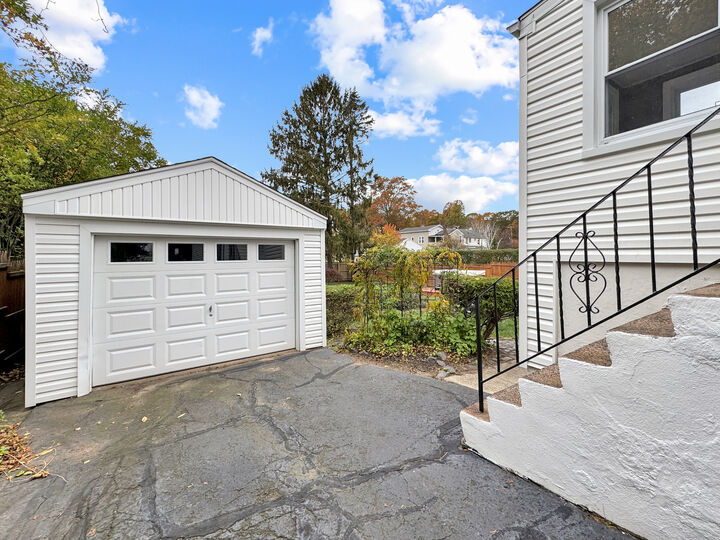 Property Photo:  20 Ira Street  CT 06512 