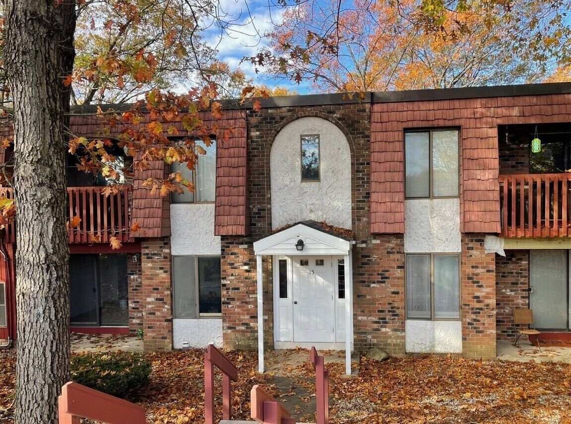 Property Photo:  15 Woodsedge Drive Apt 4B  CT 06111 