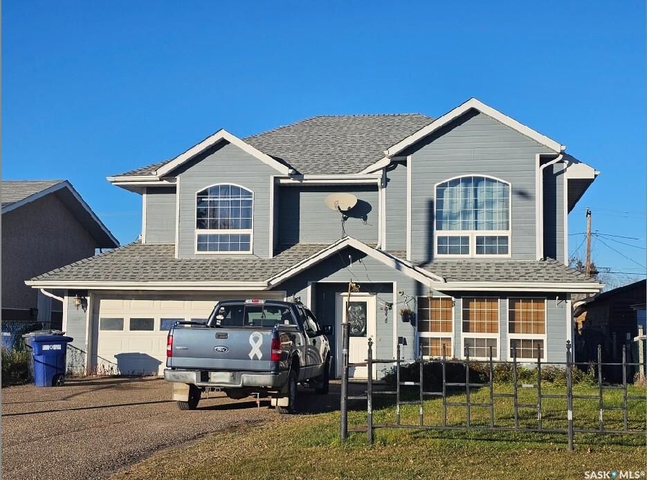 Property Photo: 807 3rd Avenue W SK S9X 1A2