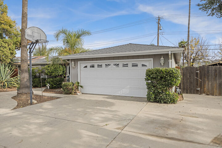 Property Photo: 2030 S Woodland Street CA 93277