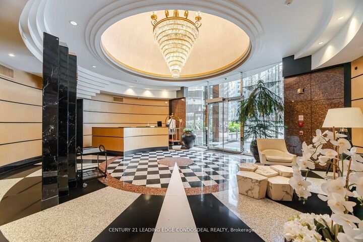 Property Photo:  33 University Avenue 2106  ON M5J 2S7 