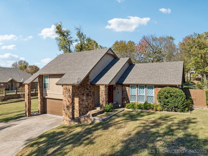 Property Photo:  813 E Teresa Avenue  OK 74066 