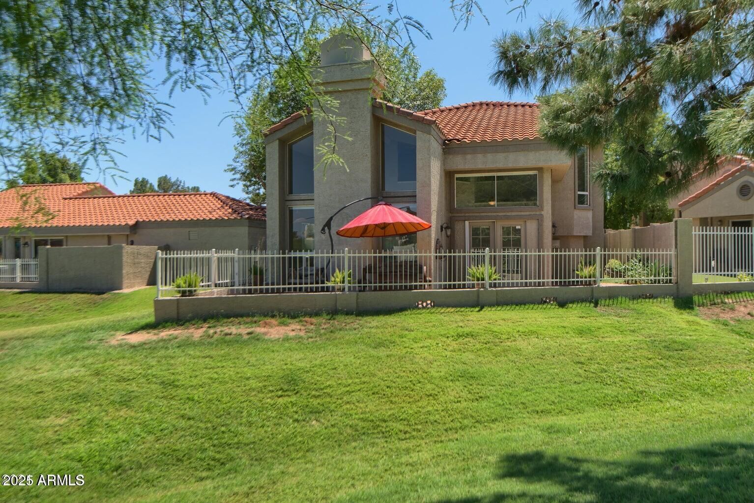 Property Photo: 4020 E Laurel Lane AZ 85028