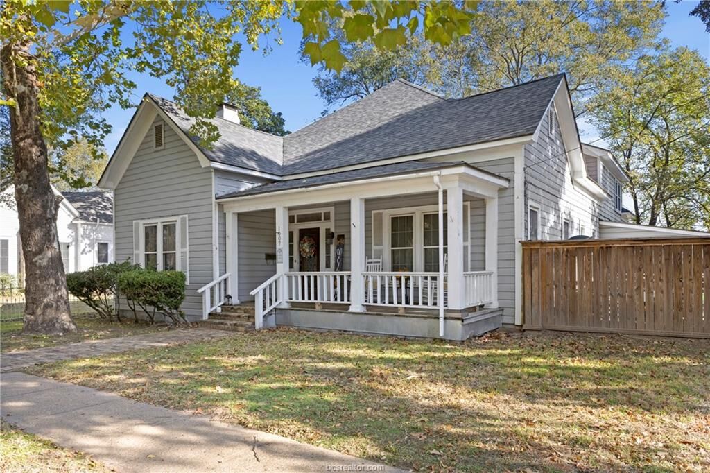Property Photo: 1007 South Magnolia Street TX 77859