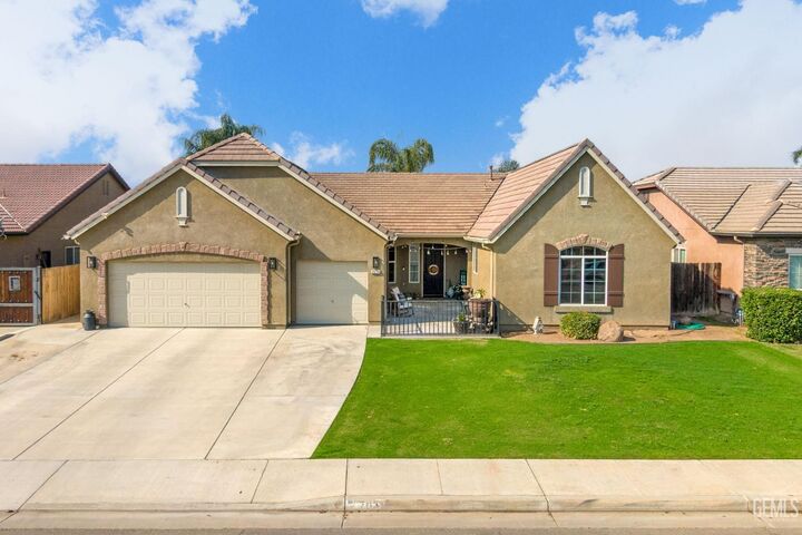 Property Photo:  7113 Tallywood Drive  CA 93312 