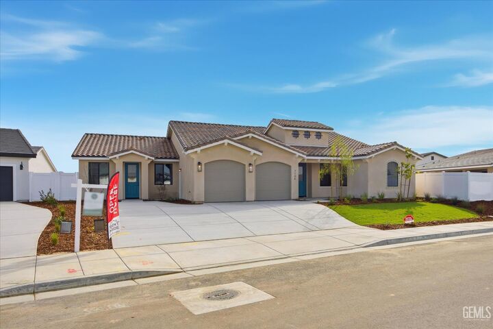 Property Photo:  7104 Wintersweet Drive  CA 93314 