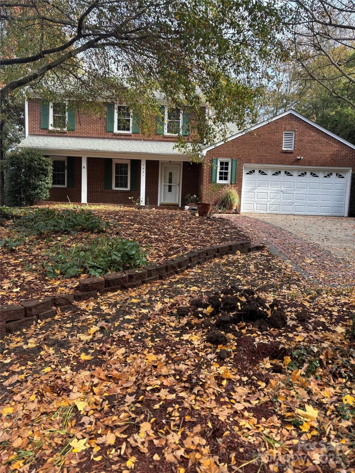 Property Photo: 9901 Tealridge Lane NC 28277