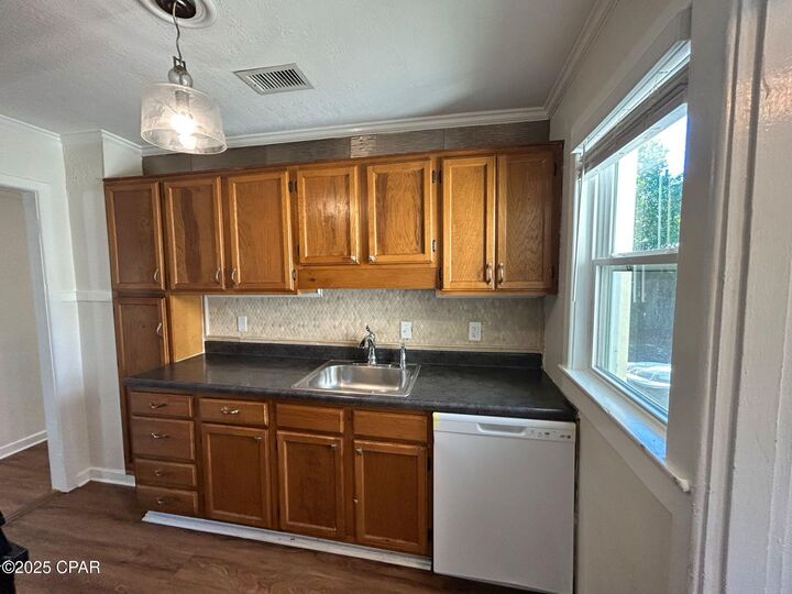 Property Photo: 427 S Macarthur Avenue FL 32401