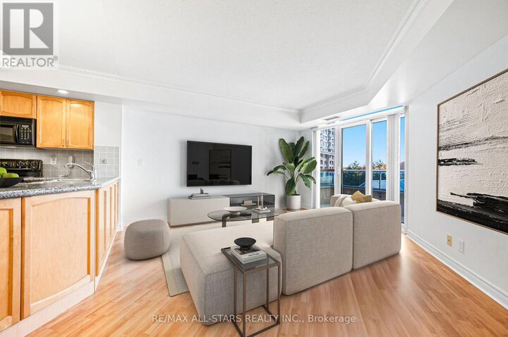 Property Photo: 33 Cox Boulevard 536 ON L3R 8A6