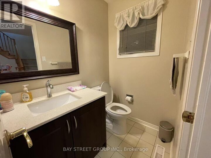 Property Photo:  4255 Wakefield Crescent  ON L5C 4M5 