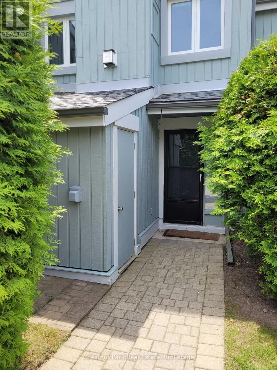 Property Photo:  100 Fairway Crescent 5  ON L9Y 5B4 