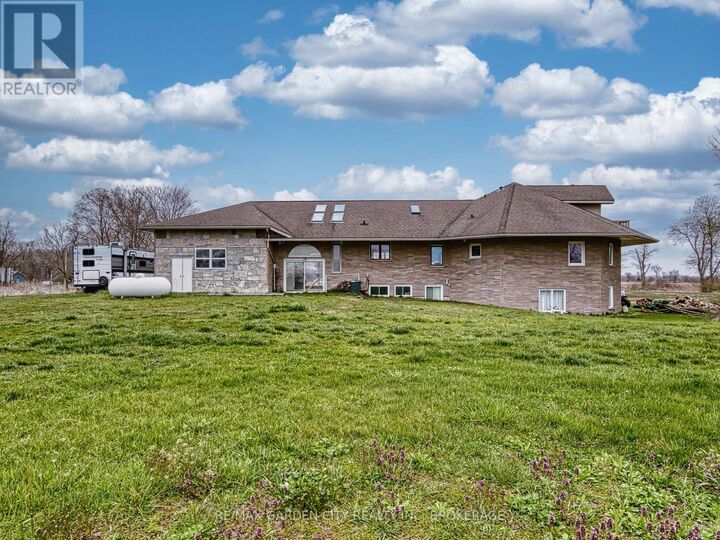 Property Photo:  33260 Pettit Road  ON L0S 1V0 