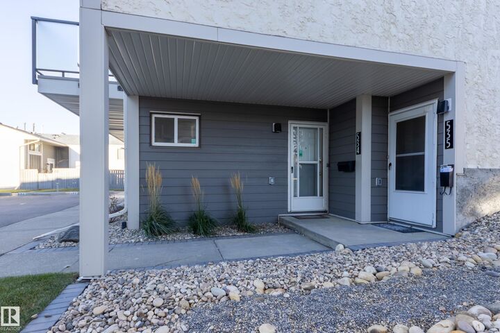 Property Photo:  534 Willow Court NW  AB T5T 2K7 