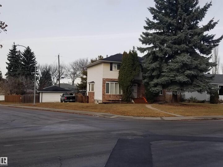 Property Photo: 7524 95 Avenue NW AB T6C 1X5