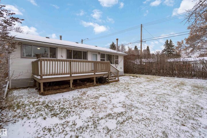Property Photo:  17 Ross Drive  AB T8L 3M9 