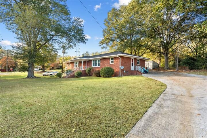 Property Photo: 6643 Woodrow Avenue GA 30134