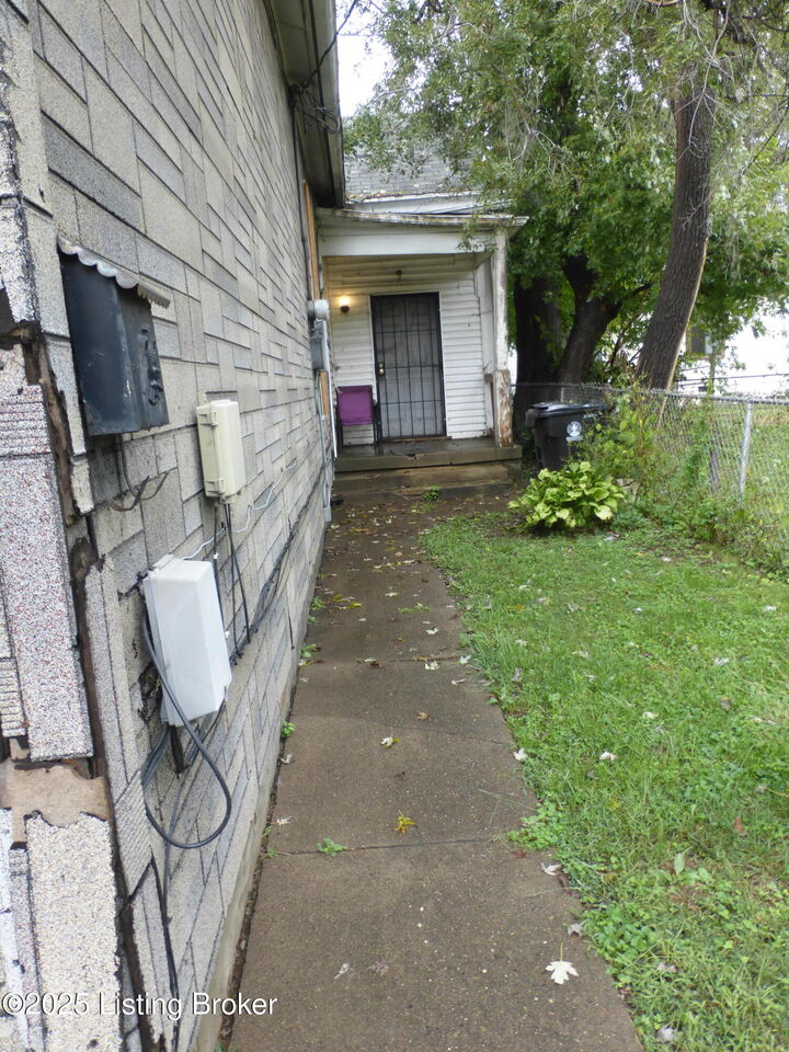 Property Photo:  3007 Duncan St  KY 40212 