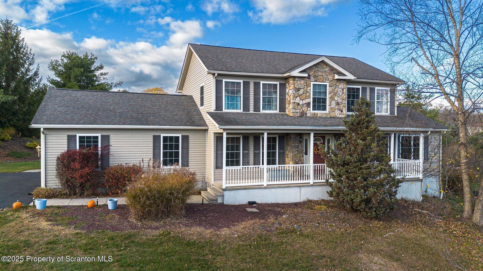 Property Photo:  64 Greenbriar Drive  PA 18444 