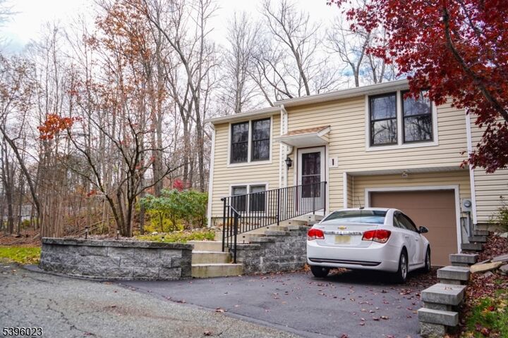 Property Photo:  1 Pippin Ln  NJ 07419 
