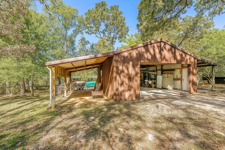 Property Photo:  130 Hilltop Lsv Drive  TX 77320 