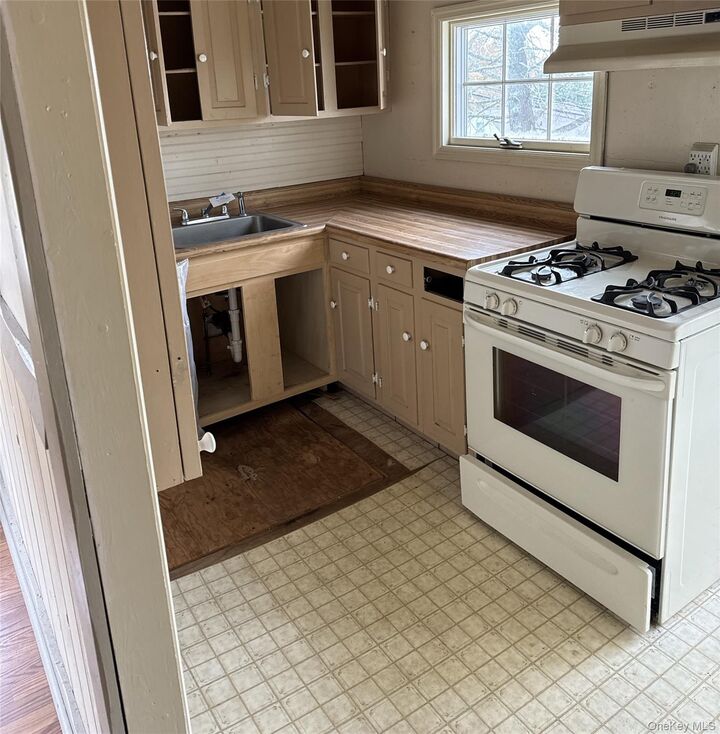 Property Photo: 724 Locksley Road NY 10598