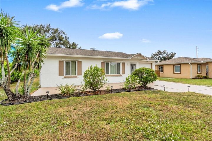 Property Photo:  724 Myrtle Avenue  FL 34285 