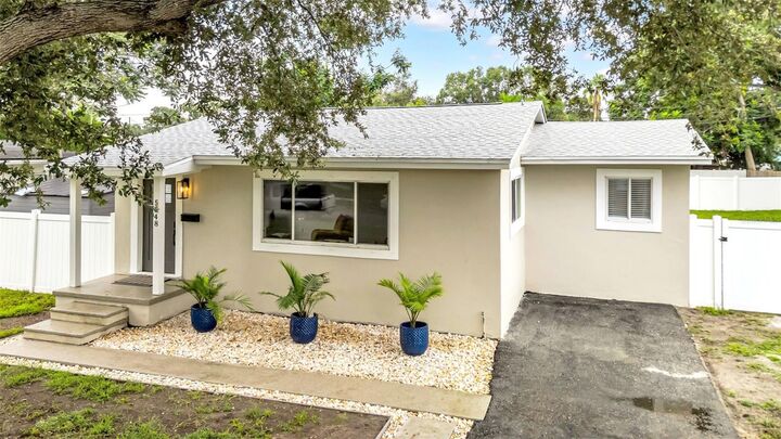 Property Photo: 5548 Dartmouth Avenue N FL 33710