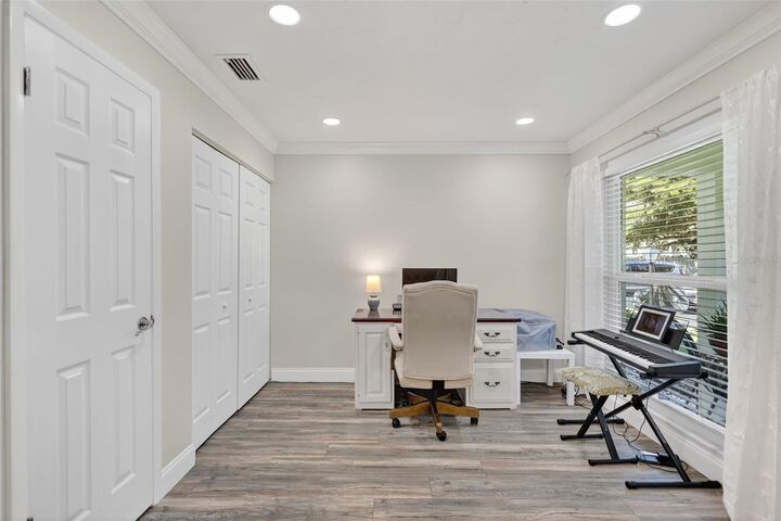 Property Photo:  4207 34th Avenue Drive W 4207  FL 34205 