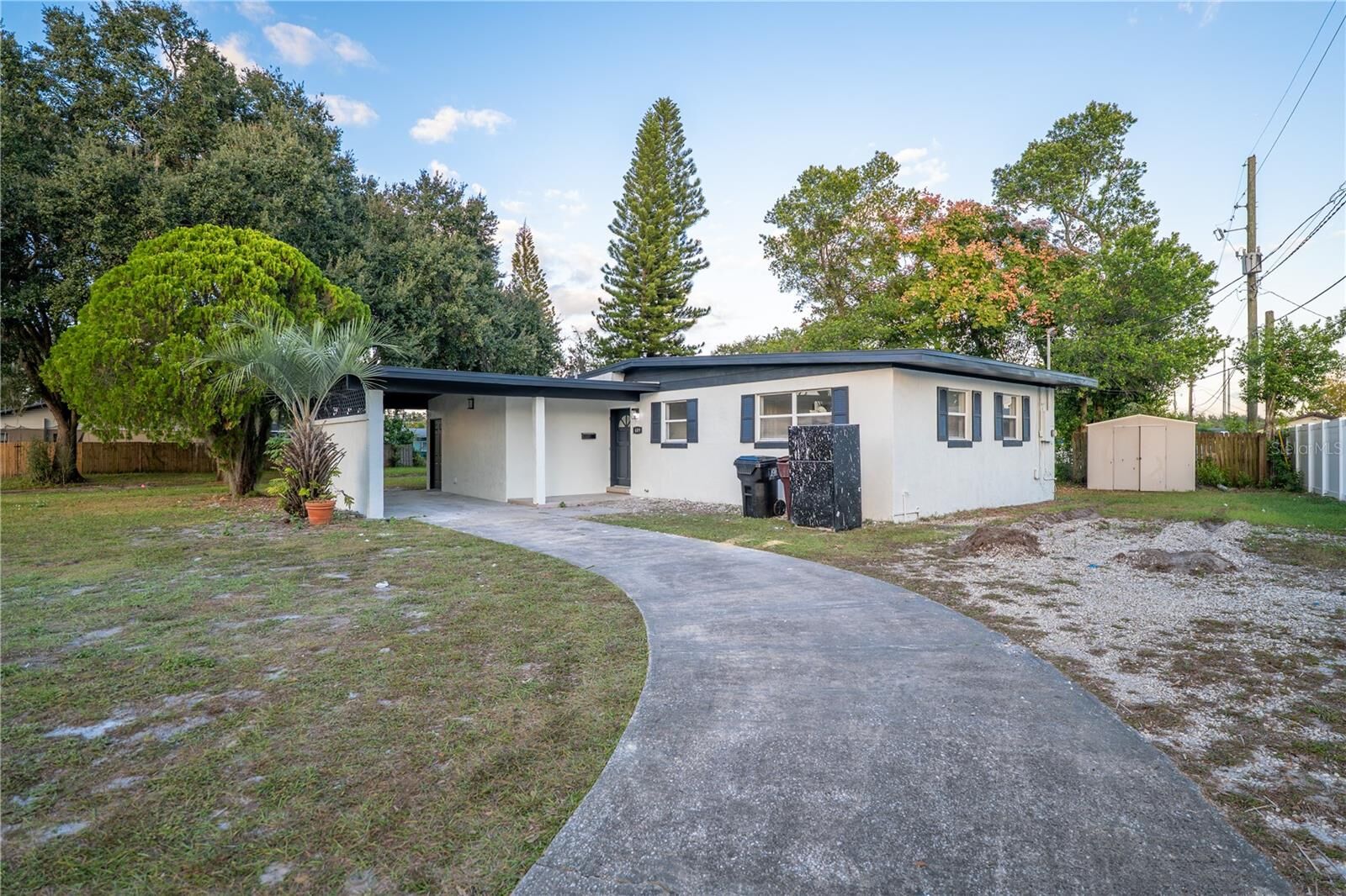 Property Photo:  409 S Alder Avenue  FL 32807 