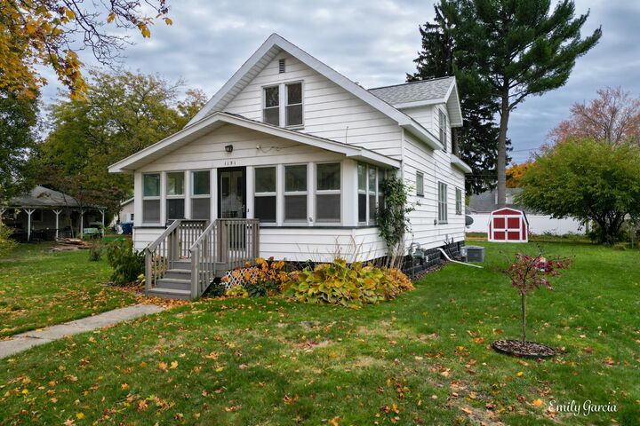 Property Photo:  1151 W Dale Avenue  MI 49441 