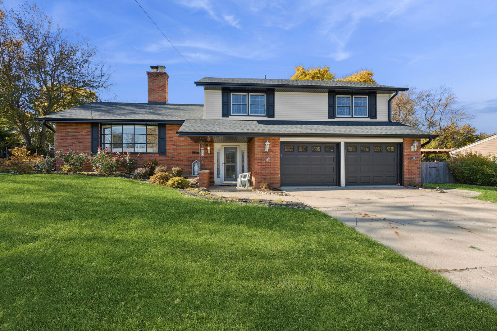 Property Photo:  7S355 Midfield Drive  IL 60506 