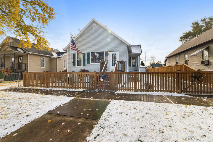 Property Photo:  420 Elwood Street  IL 60432 