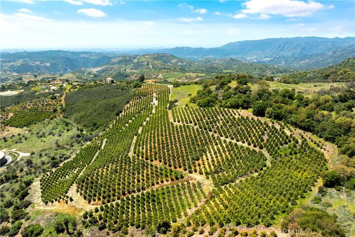 Property Photo:  27 Via Escalon  CA 92590 