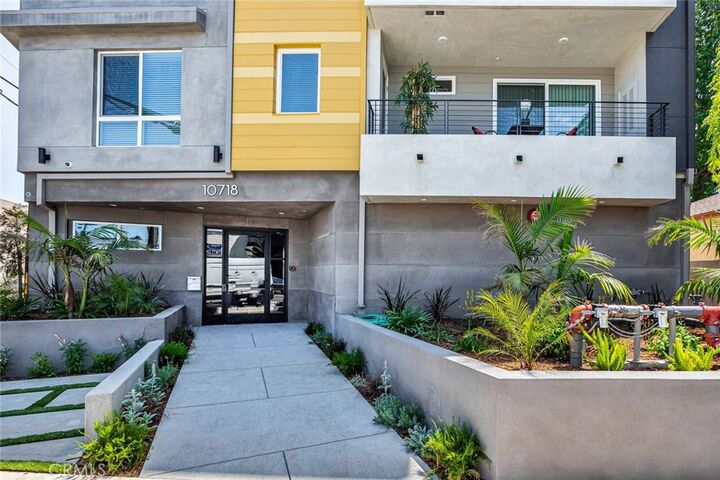 Property Photo: 10718 Acama Street 203 CA 91602