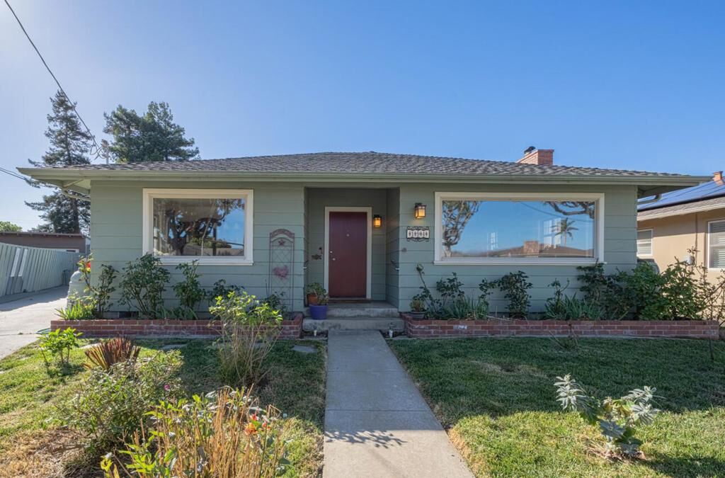 Property Photo:  194 Riker Terrace  CA 93901 