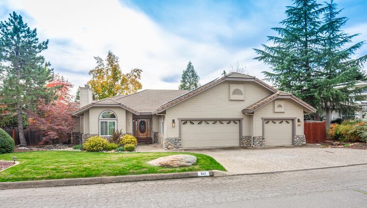 Property Photo: 841 Oak Crest Circle CA 95667