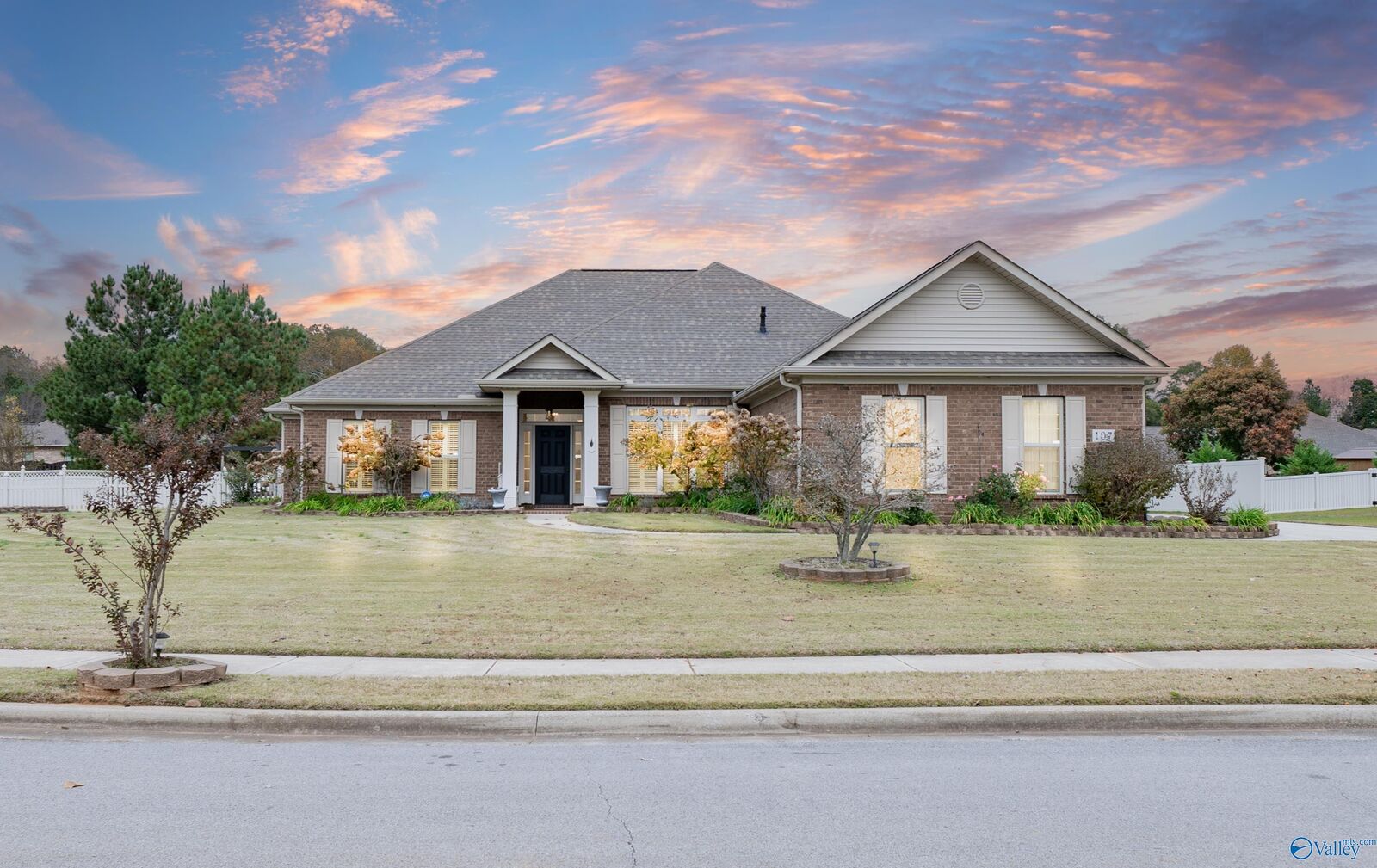 Property Photo:  107 Eden Lane  AL 35811 