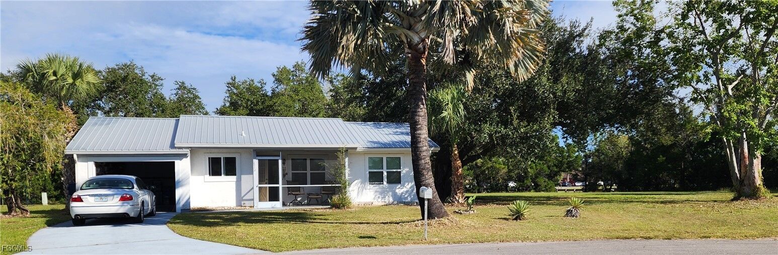 Property Photo:  2010 Steamboat Circle  FL 33935 
