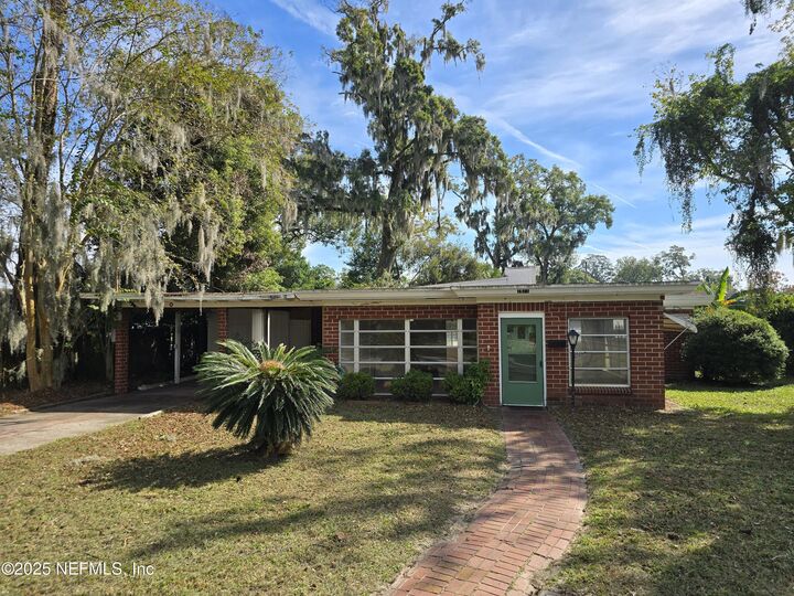 Property Photo: 1511 River Bluff Road N FL 32211