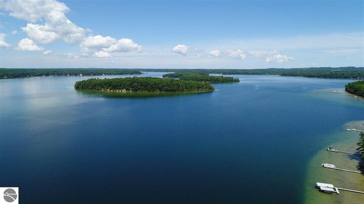 Property Photo:  1335 W Outer Drive  MI 49685 