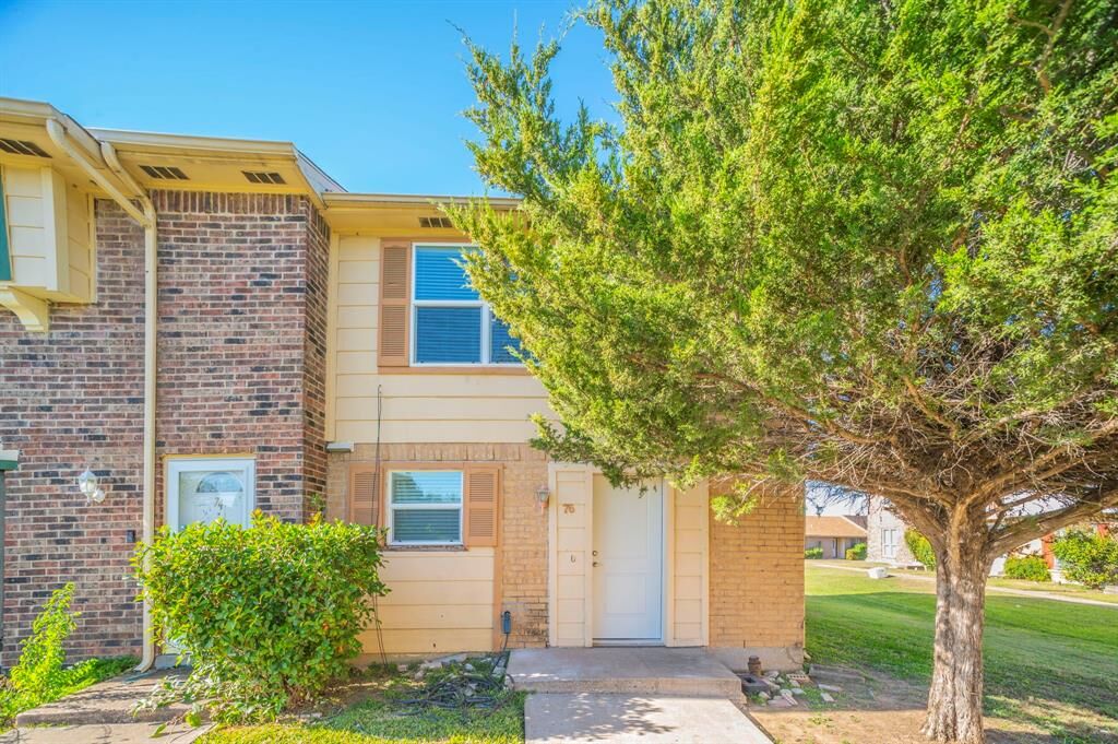 Property Photo:  76 E Mountain Creek Drive  TX 75052 