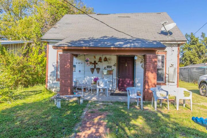 Property Photo: 1403 Gurley Avenue TX 76706