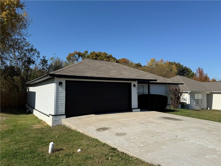 Property Photo: 1014 E Street AR 72756