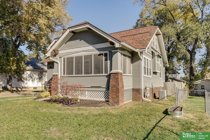 Property Photo: 629 S 50th Avenue NE 68106