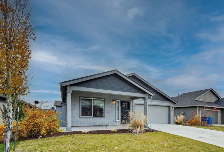 Property Photo:  728 NE Brookstone Drive  OR 97754 