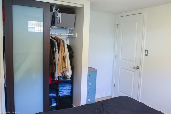 Property Photo:  2 Robroy Court  ON N3R 3E3 