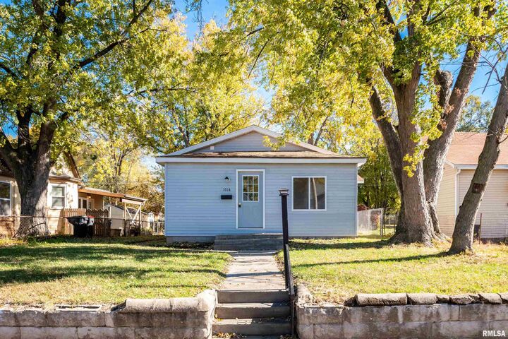 Property Photo: 1014 S 3rd Street IL 61554