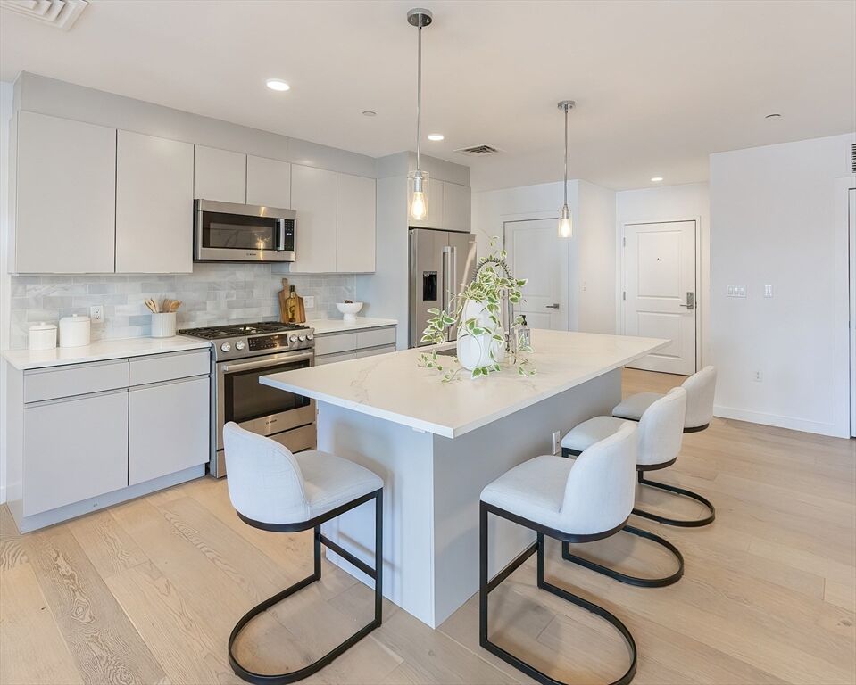 Property Photo:  16 Boardman St 105  MA 02128 