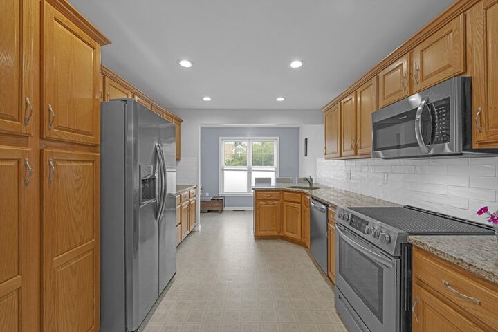 Property Photo:  7 Jefferson Court 7  MA 01569 