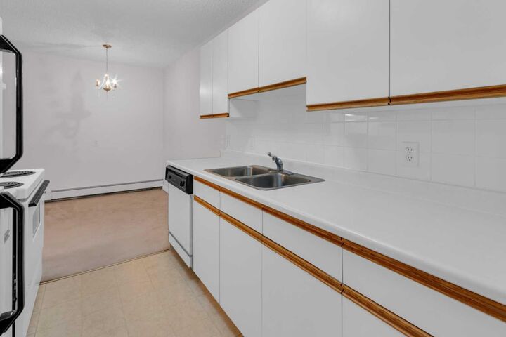 Photo de la propriété:  3420 50 Street NW 116  AB T3A 2E1 